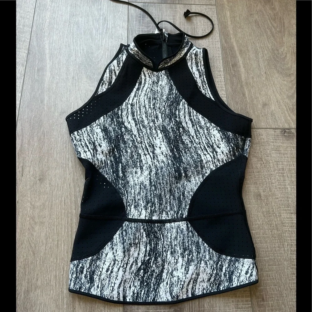Lululemon Salty Swim Sleeveless Rashie in Black / Texture Twist White Black